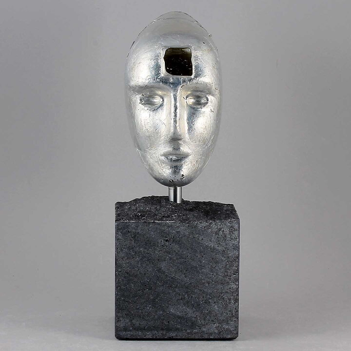 Buy Bertil Vallien’s glass sculpture ”Janus” from Kosta Boda