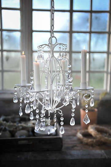 Ljuskrona i shabby chic stil för levande ljus